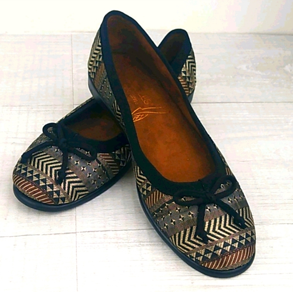 Aerosols Metallic Tribal Tapestry Ballet Black & Brown Flats SZ 5M